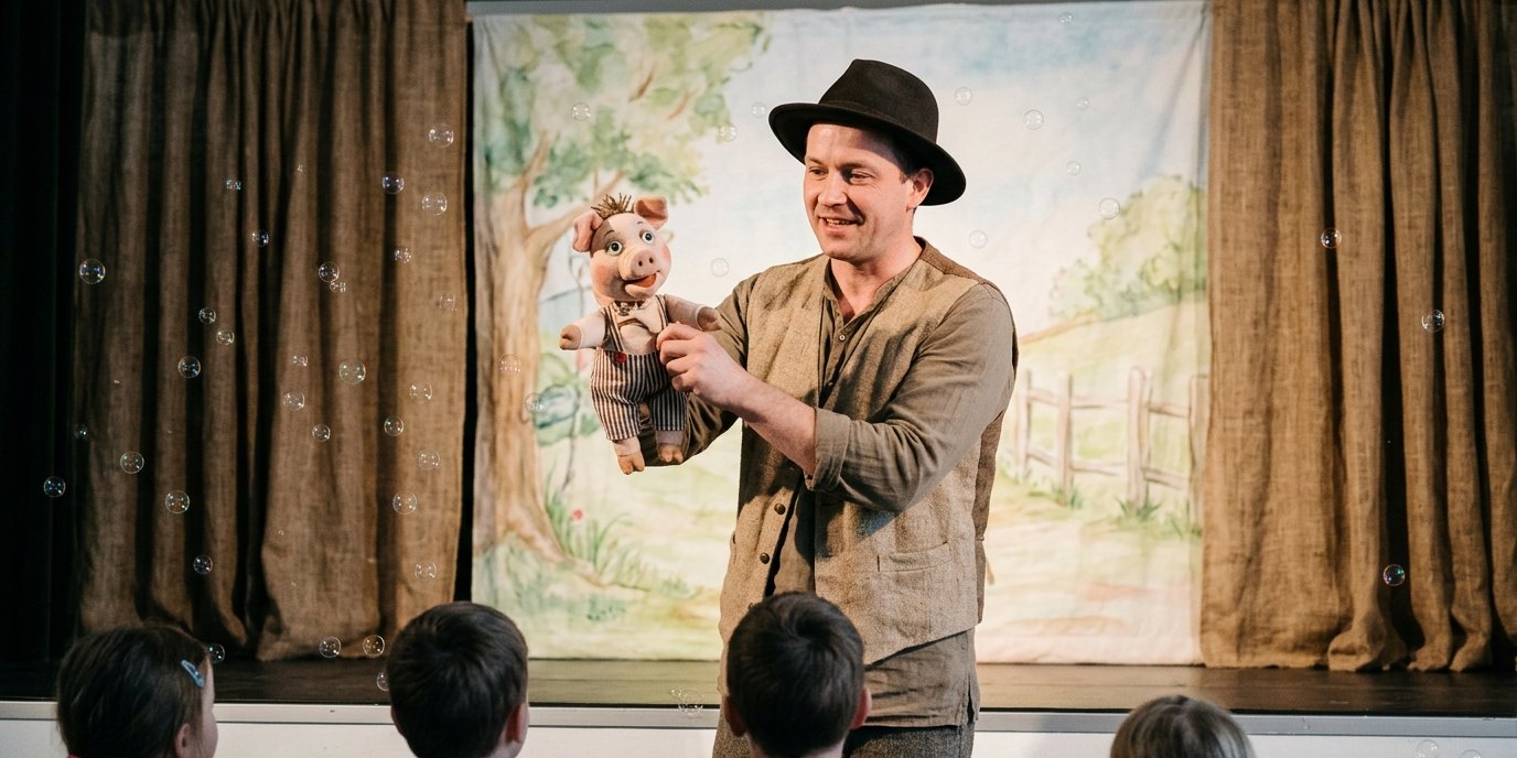 AI-generated image: Puppet show “The Three Little Pigs and the Wolf” — FEZ-Berlin — Raum 103
