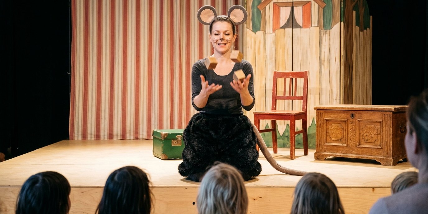 AI-generated image: Play “The Mysterious Chest and the Circus Mouse” — Kinder- und Familientheater Coq au Vin
